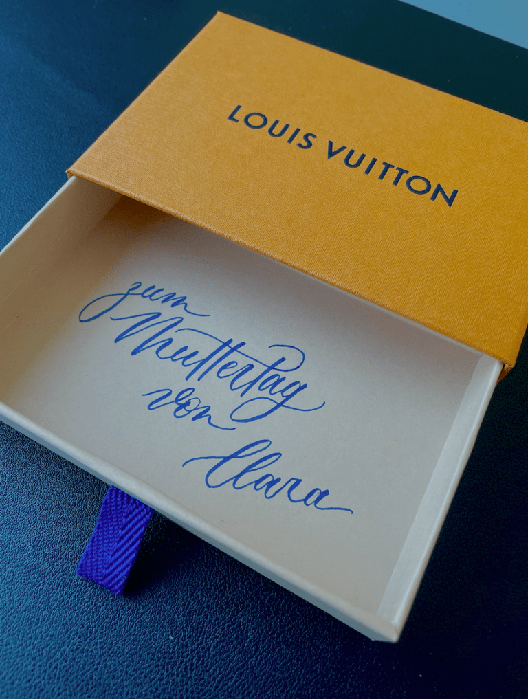 Louis Vuitton Muttertags Event mit personalisierten Boxen und Karten