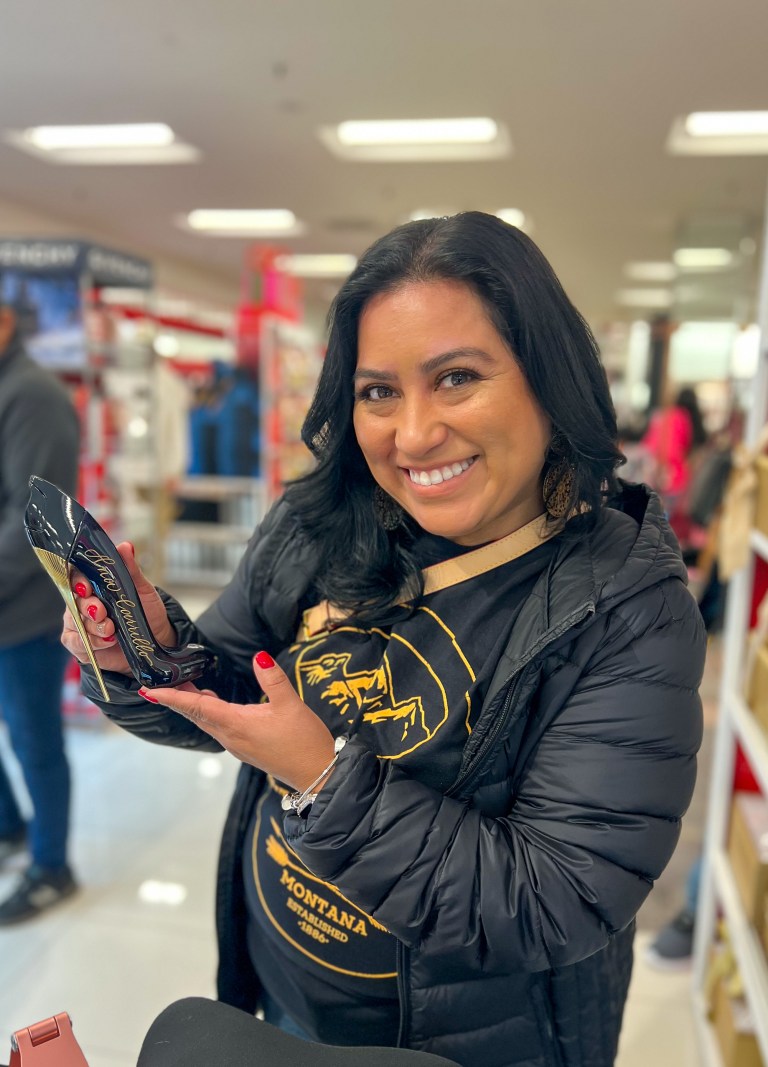 Engraver Calligrapher Bottle Painter Michelle Ramolete Live Events 768x1067