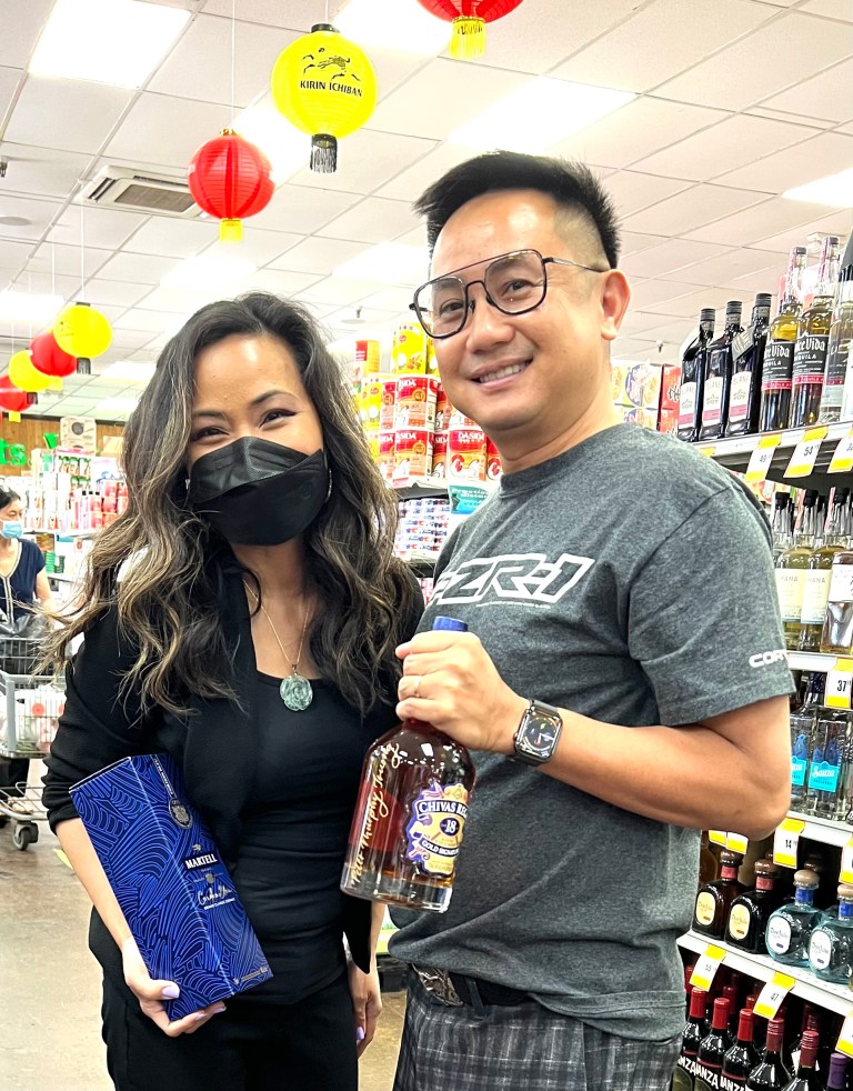 Live Event Engraving Michelle Ramolete Calligrapher Engraver Bottle Painter 768x982